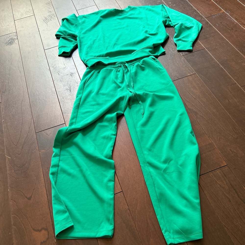 Zenana Outfitters women’s Bright Green lounge Set
